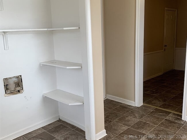 Building Photo - 220 S 70th E Ave