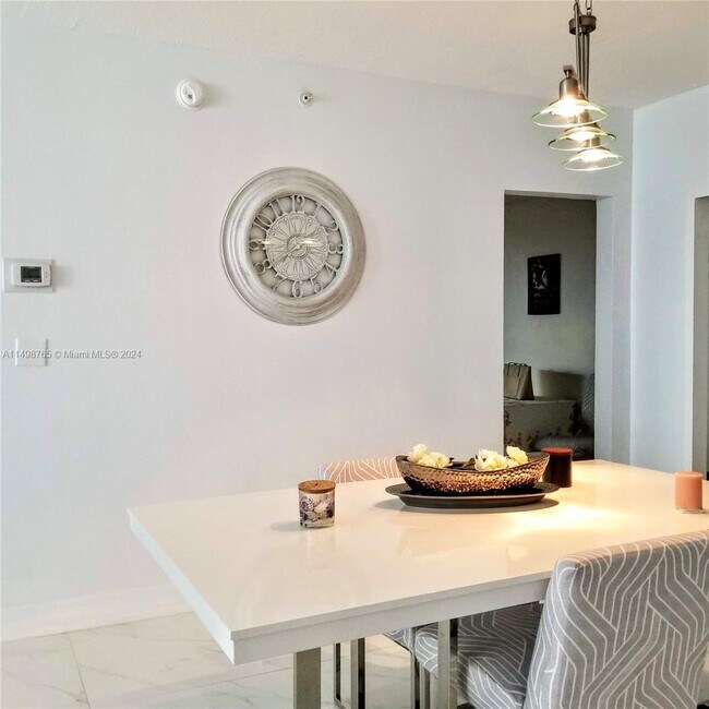 Building Photo - 3000 S Ocean Dr