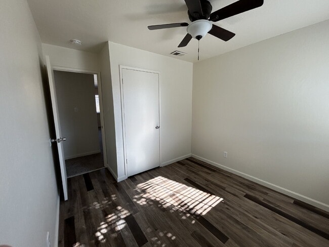 Building Photo - Refreshed 4bed 2bath in Roseville