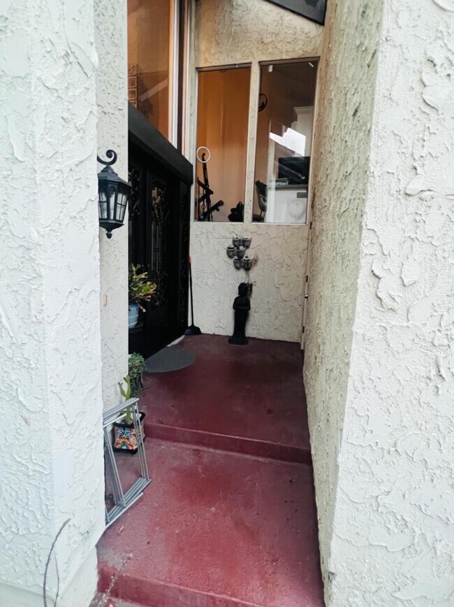 Building Photo - 659 W Terrylynn Pl