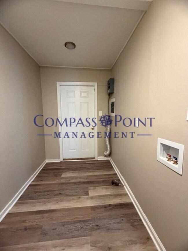 Building Photo - Newly Renovated Just For You! First Month's Rent Free!!