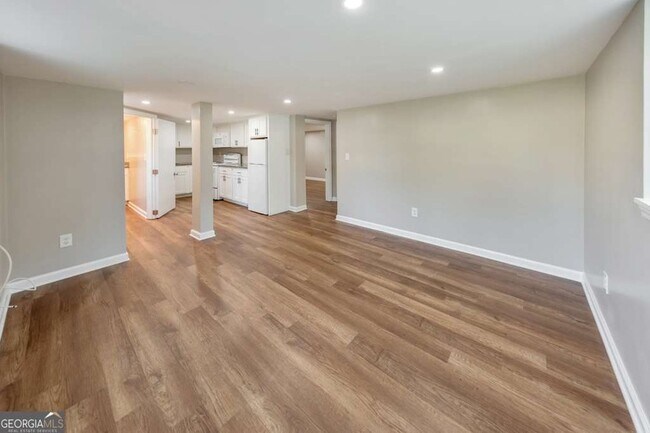 Building Photo - 33 Mchenry Dr SW