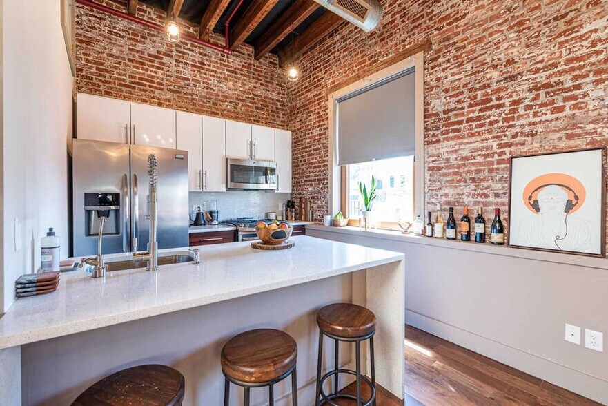 Building Photo - 621 14th St