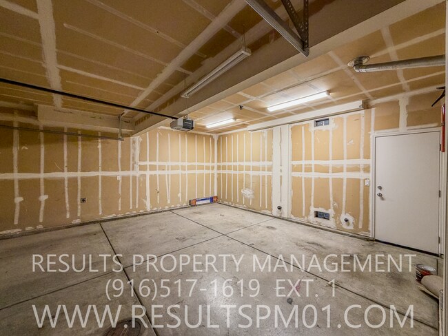 Building Photo - 1177 Impressionist Loop