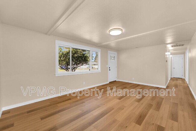 Building Photo - 14907 NE 34th St