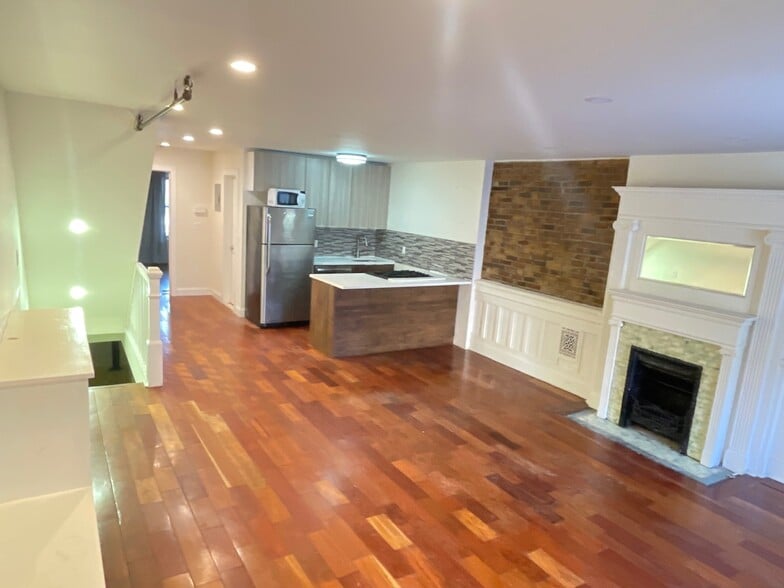 Building Photo - 852 Park Pl