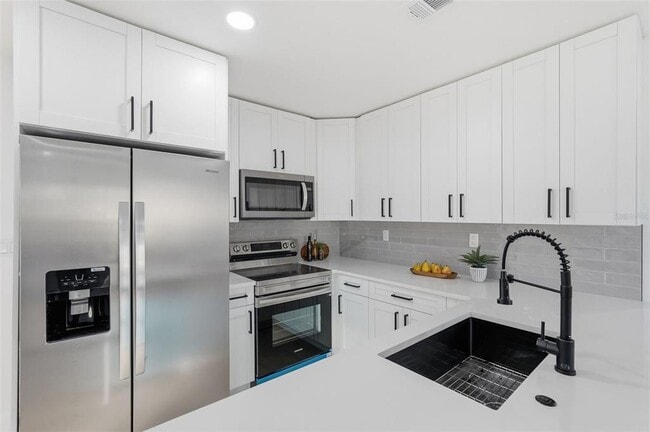 Building Photo - 2470 Del Rio Way