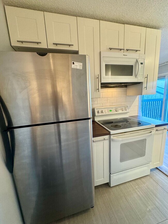 Building Photo - Cozy 1 Bedroom / 1 Bath Condo/DECEMBER MOVE IN SPECIAL