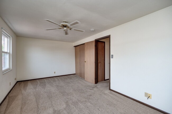 Building Photo - 2215 Barclay Ct