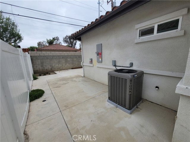 Building Photo - 15478 Esther St