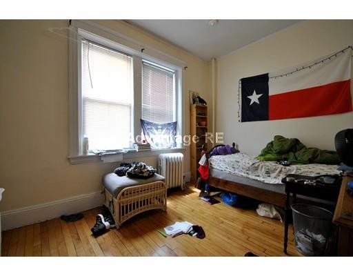 Building Photo - 74 Egmont St