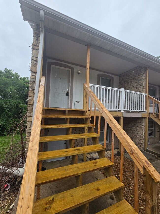 Building Photo - 2305 Southridge Dr