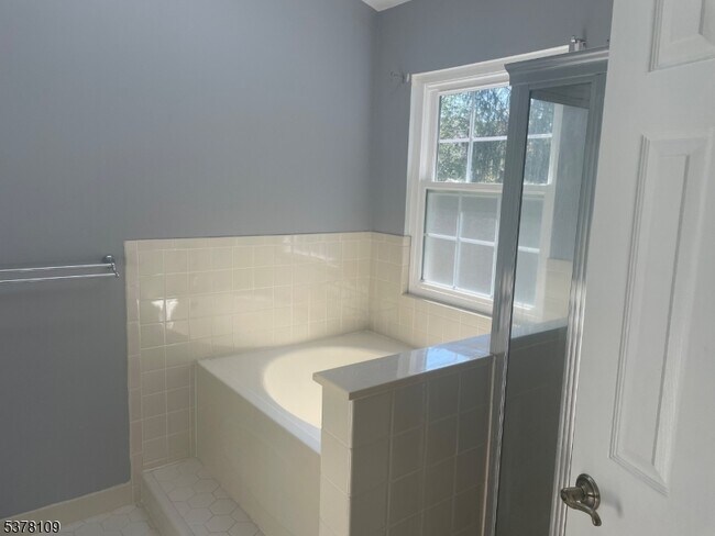 Building Photo - 17 Cameo Ct