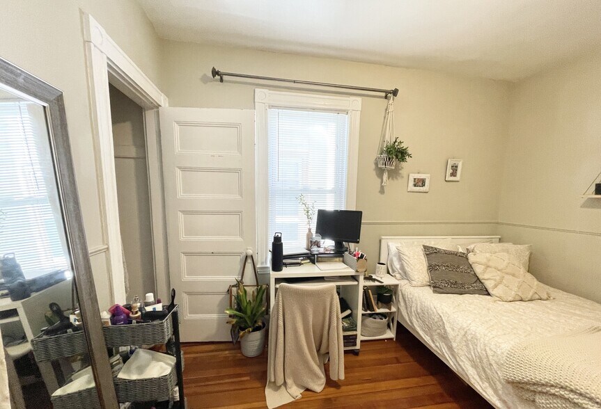 Building Photo - 9 Taft St