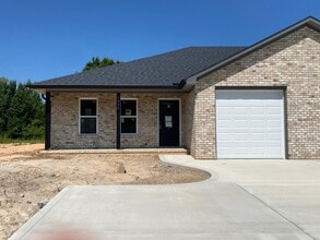 Building Photo - 1961 Glen Manor Ct