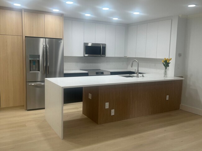 Building Photo - 910 W Hallam St