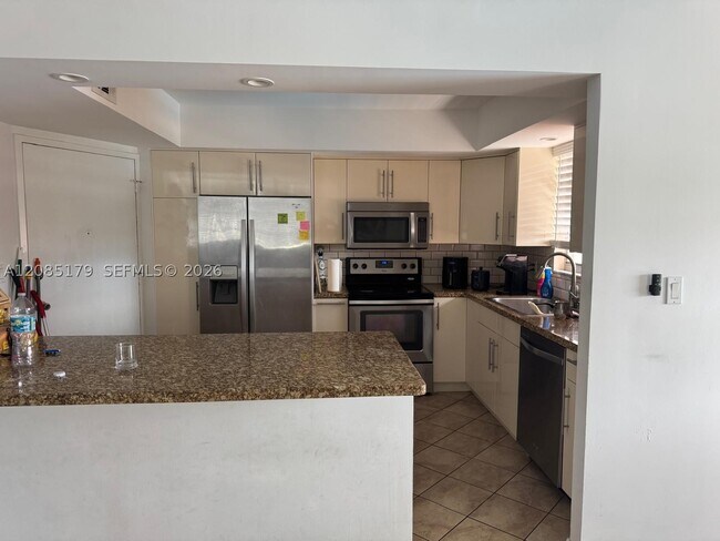 Building Photo - 1301 NE Miami Gardens Dr
