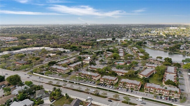 Building Photo - 4713 N Pine Island Rd
