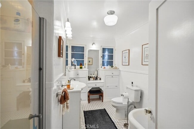 Building Photo - 6145 W 6th St