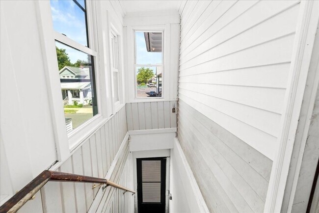 Building Photo - 480 White St