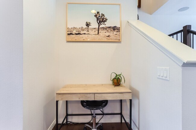 Building Photo - Spacious 2BDR Modern Townhome in Louisville