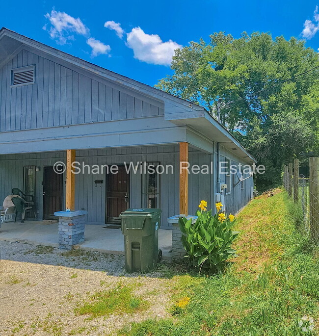 Building Photo - "Cozy Retreat in Chattanooga!"
