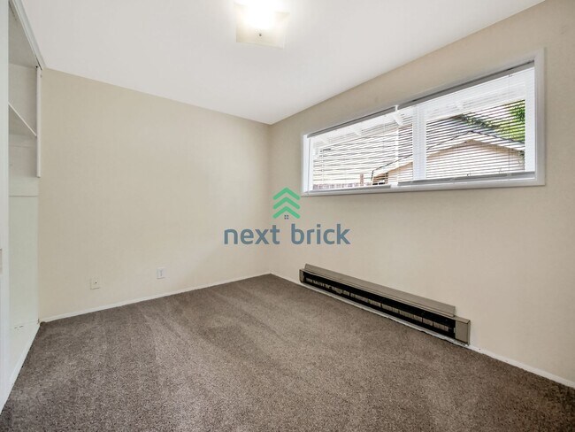 Building Photo - 3 Bed and 1 Bath Single-family Home is Ava...
