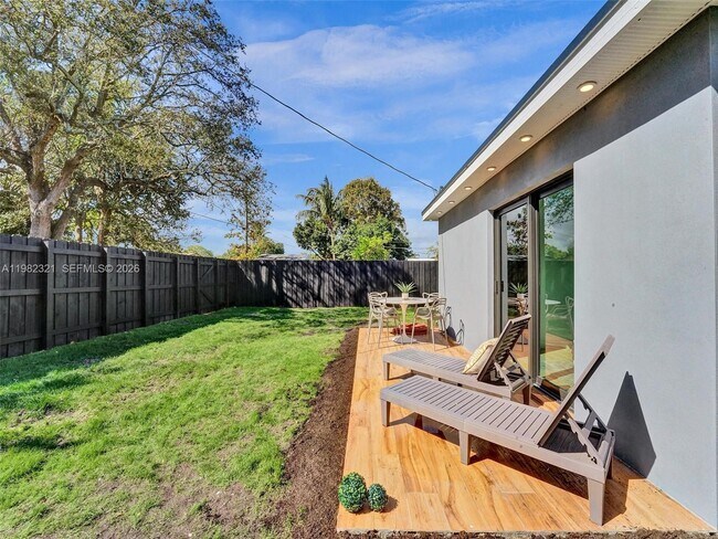 Building Photo - 2066 NE 174th St