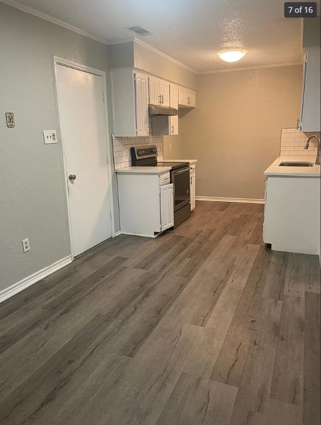 Building Photo - 6003 Brentcove Dr