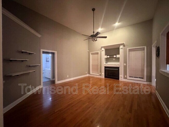 Building Photo - 305 W Summerchase Dr