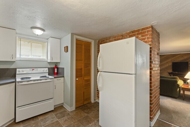 Building Photo - 1416 Chrisway Dr