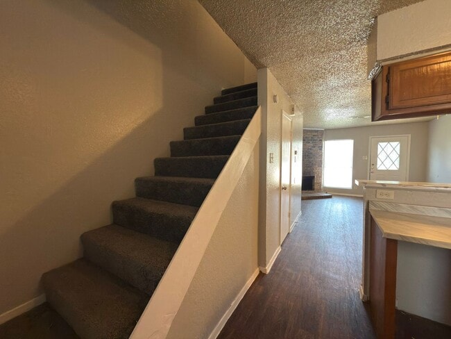 Building Photo - 2 story with fenced yard