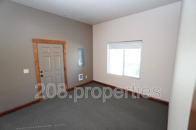 Building Photo - 1921 W Aspen Creek Dr
