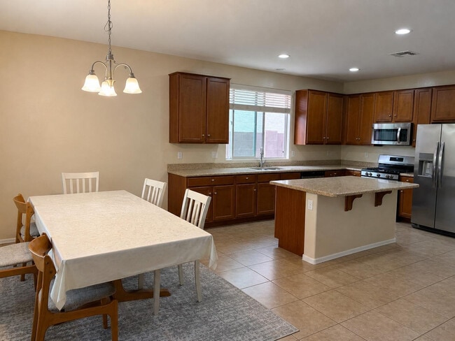 Building Photo - 4723 W Gelding Dr