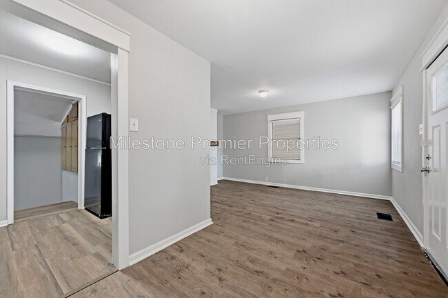 Building Photo - 920 S Lee Ave