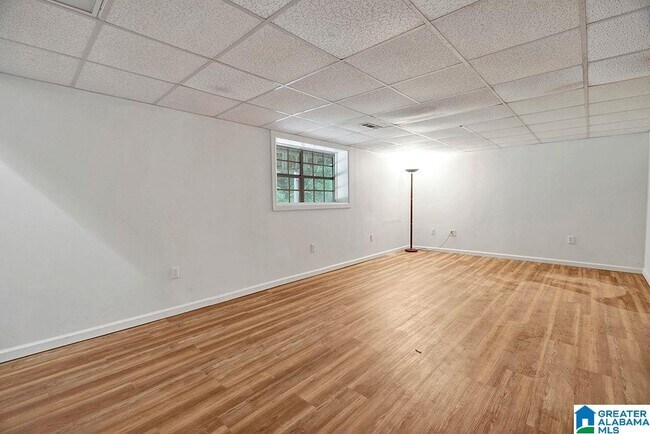 Building Photo - 3541 W Lakeside Dr