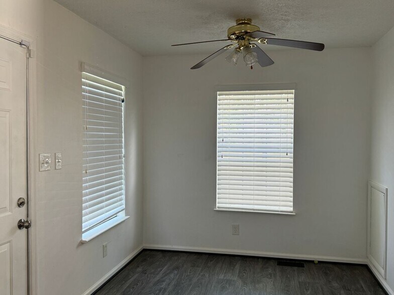 Building Photo - 400 W 30th St