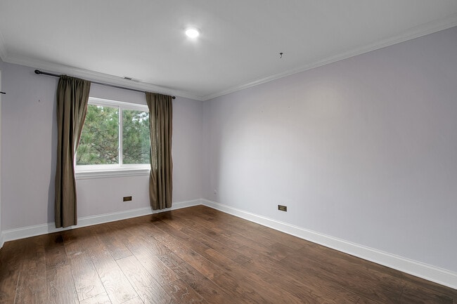 Building Photo - 1002 Castilian Ct