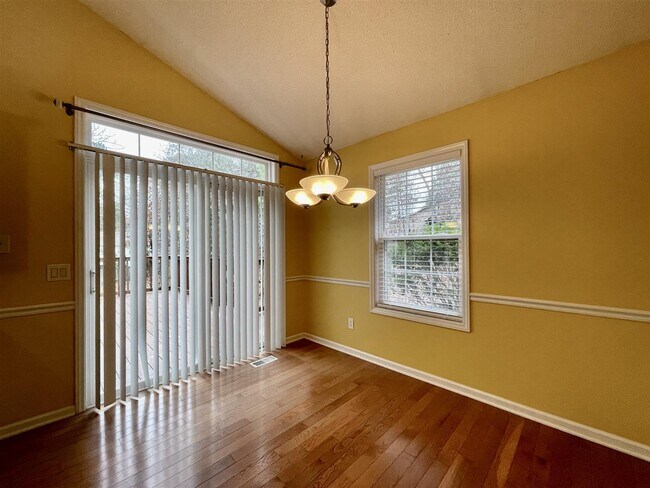 Building Photo - 75 Spring Lake Dr