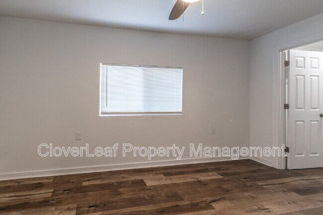 Building Photo - 105 Dewitt St