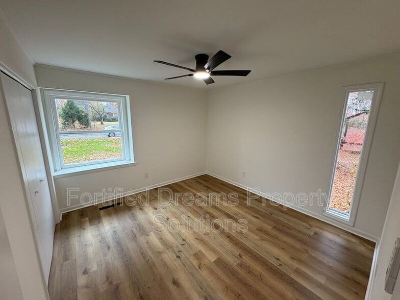 Building Photo - 5265 Country Club Rd