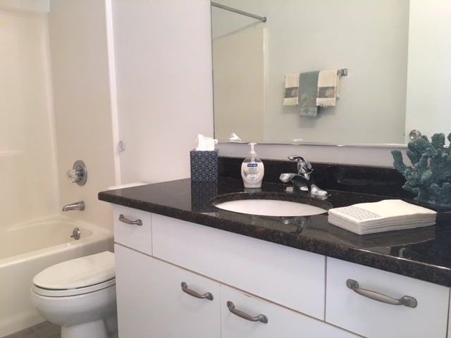 Guest Bath - 231 Juarez Way