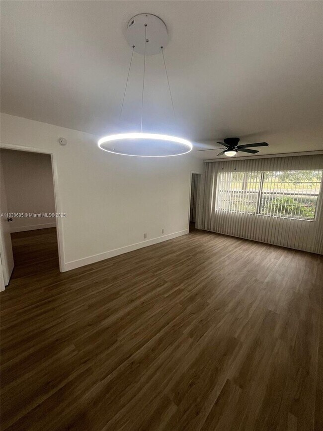 Building Photo - 5111 W Oakland Park Blvd