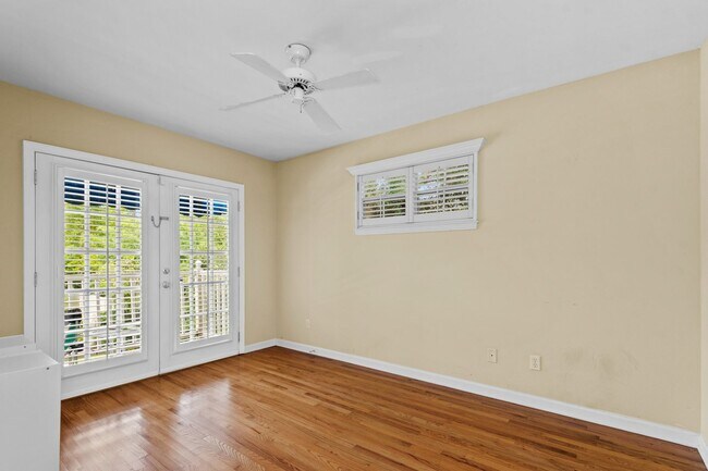 Building Photo - Winter Park Pool Home on half acre lot, st...