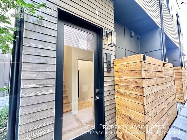 Building Photo - 1104 A 34th Ave