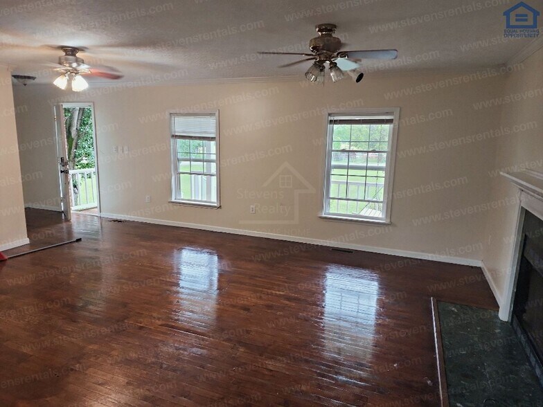 Building Photo - 515 Willis Martin Rd