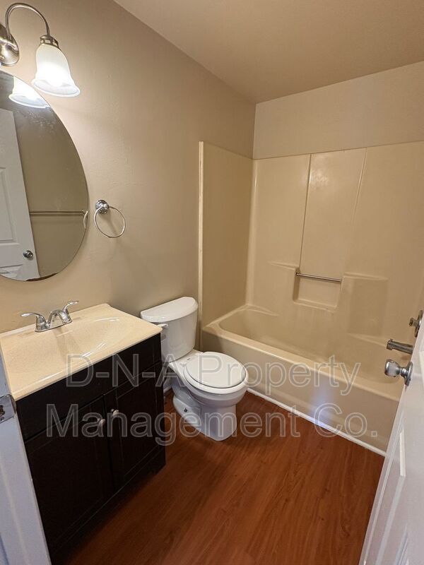 Building Photo - 106 Madison St