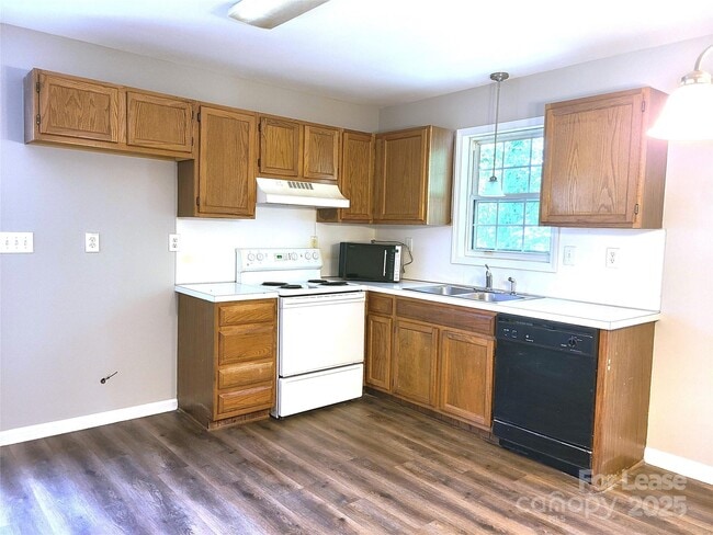 Building Photo - 8149 Westbourne Dr