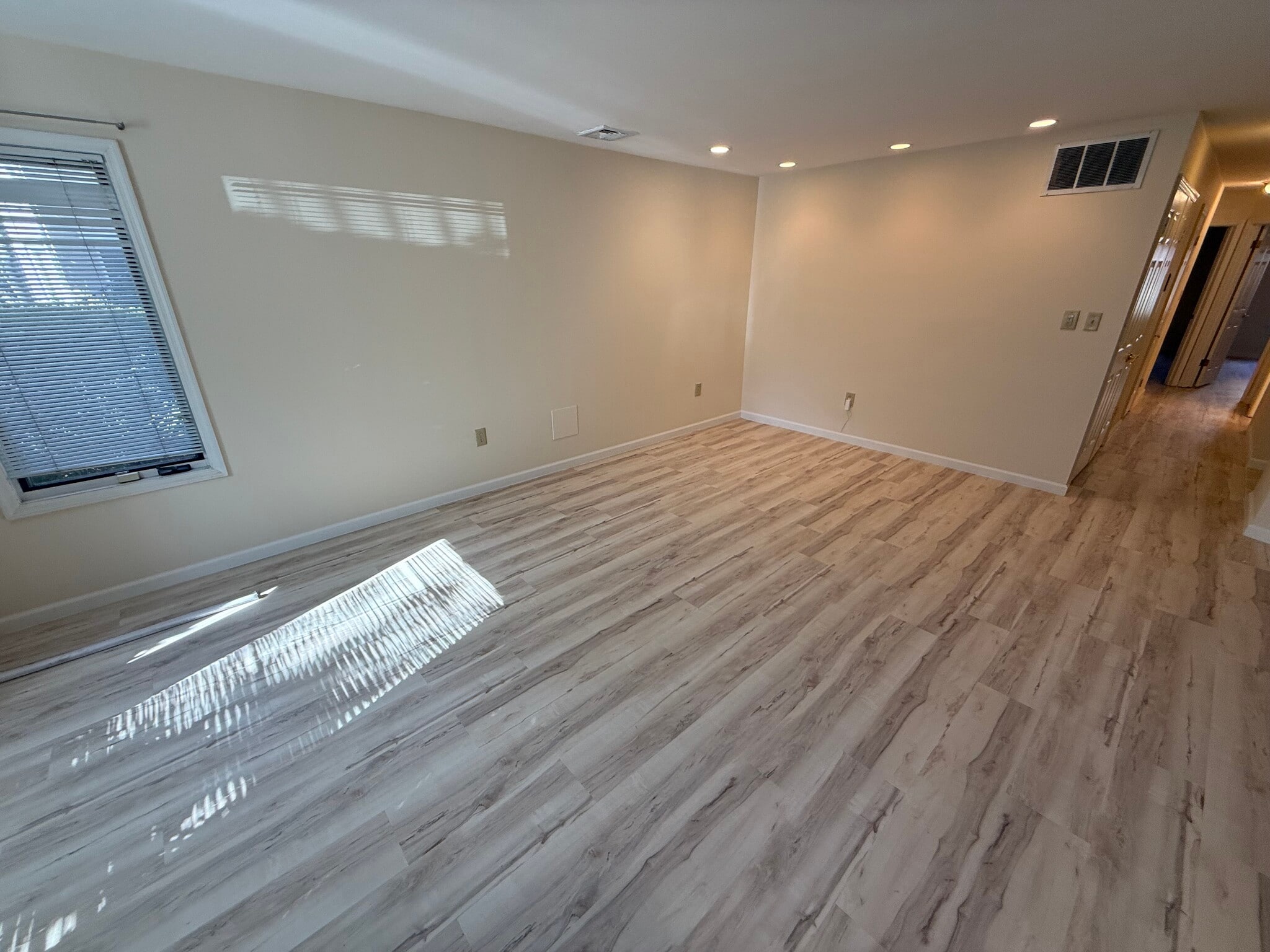 Building Photo - 304 Saint Michaels Walk