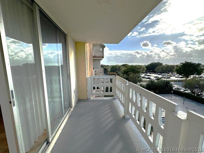 Building Photo - 15600 NW 7th Ave